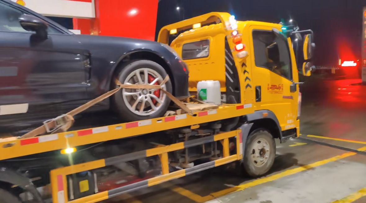 开县行车途中遇到突发状况该如何呼叫道路救援？